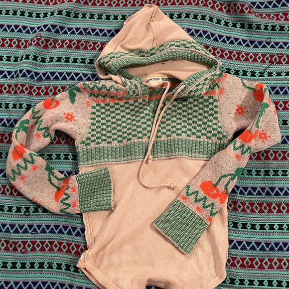 ✨NWOT ✨WE THE FREE Cherry Cola Swift Cuff size S Oatmeal Combo SOLD OUT at Fp 🍒 - Picture 5 of 10